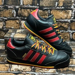 Men’s Adidas Orion Running Shoes/ Sneakers Size 10 1/2, Black/Red/Gold Laces EUC